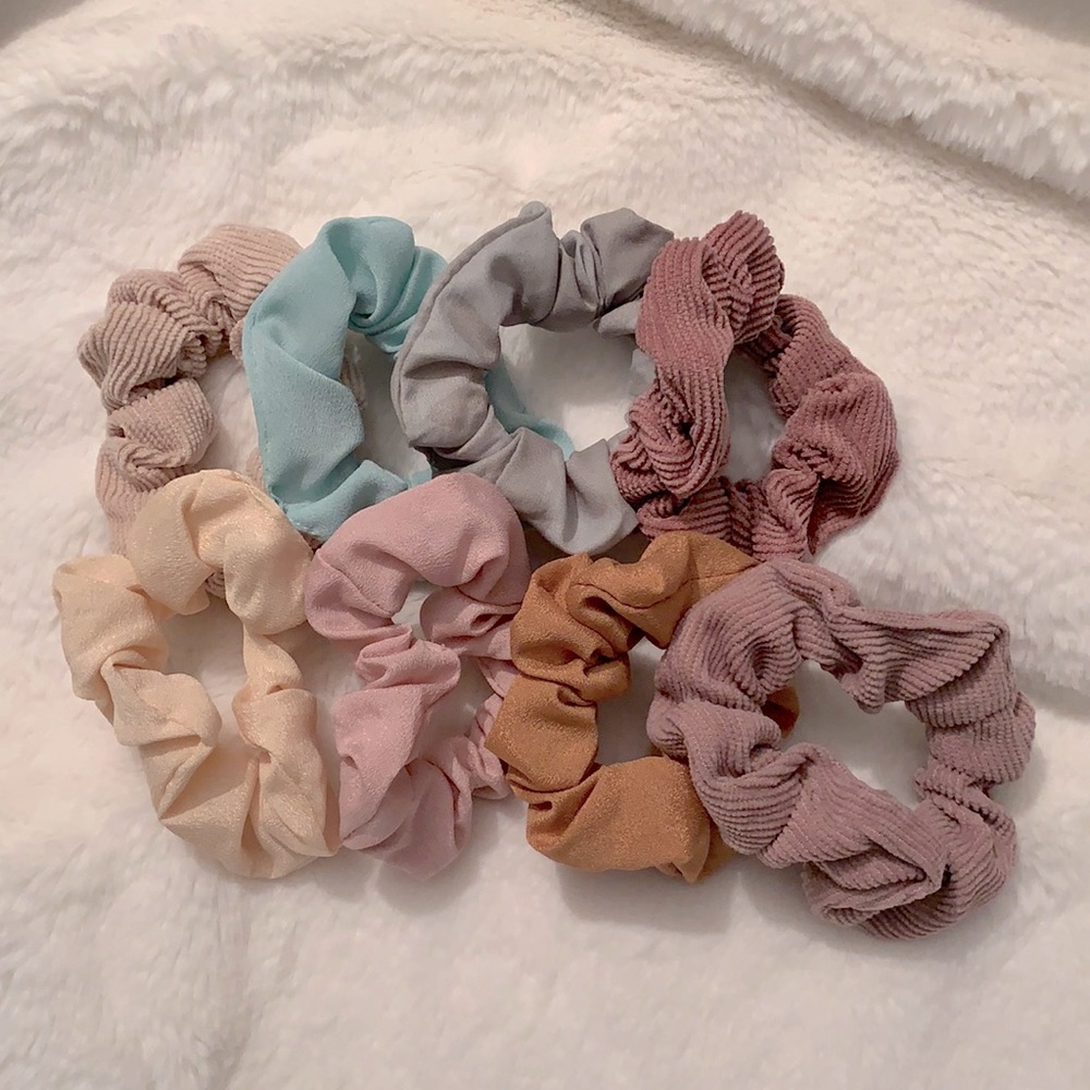 8-Pack of Scrunchies & Short Satin Bow-Shaped Scrunchie